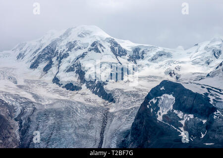 Sommer Landschaft mit ständigen Gletscher Schweiz Alpen Stockfoto