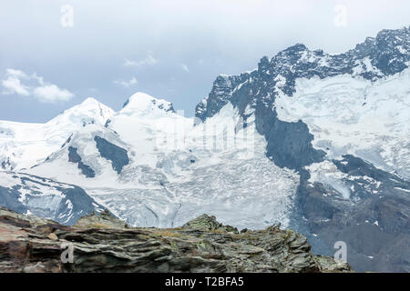 Sommer Landschaft mit ständigen Gletscher Schweiz Alpen Stockfoto