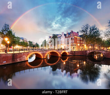 Amsterdam Brücke mit Regenbogen, Niederlande Stockfoto