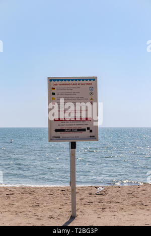 Schwimmen Warnschild auf Rouge Strand, Rouge nationalen städtischen Park, Toronto, Kanada Stockfoto