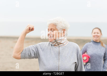 Ältere Frau Training Outdoor Stockfoto
