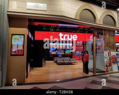 Chon Buri, Thailand - Dezember 21, 2018: True move Shop Service für Kunden und Mitarbeiter, Stift 21 Pattaya Branch. Wahre Corporation Public Company L Stockfoto