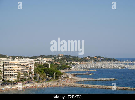 Sainte Maxime an der azurblauen Küste: Meer, Tourismus, Stadt und das Riesenrad Stockfoto