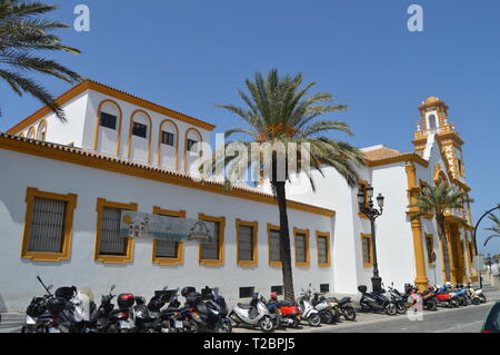 Schöne Fassade des Campo del Sur Schule im 19. Jahrhundert. Natur, Architektur, Geschichte, Street Photography. Juli 10, 2014. Cadiz, Spanien Stockfoto