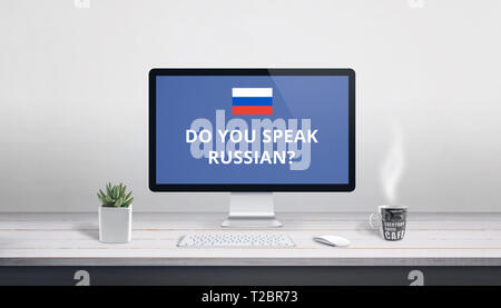 Sie Russisch am Computer Display sprechen. Lektionen Online, Studie Konzept. Stockfoto