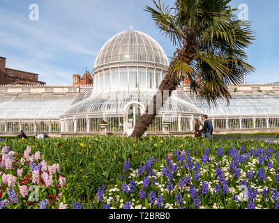 Belfast, Nordirland, Großbritannien, 23. März 2019: Botanischer Garten, Eingang zum Palm House Stockfoto