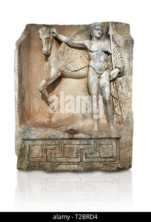 Römische Sebasteion Relief von Bellerophon Aphrodisias Museum, Aphrodisias, Türkei. Vor einem weißen Hintergrund. Bellerophon war eine lykische h Stockfoto