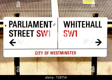 Straße Signal die Parliament Street und Whitehall, London Stockfoto