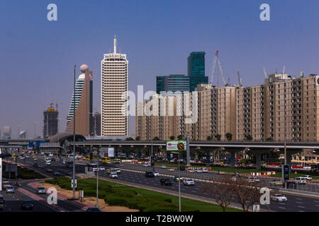 Dubai World Trade Centre und der Sheikh Zayed Road Stockfoto