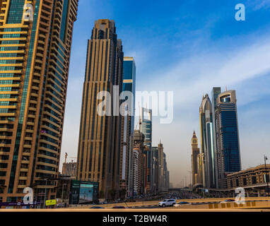 Dubai, Vereinigte Arabische Emirate, Wolkenkratzer in der Innenstadt von Burj Khalifa und World Trade Center Stockfoto