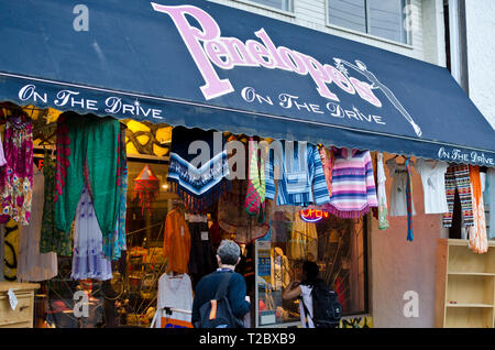 Penelopes auf dem Laufwerk, einem Speicher auf Commercial Drive in Vancouver, BC, Kanada. Stockfoto
