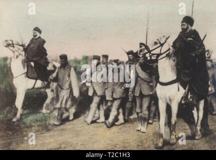 Primera Guerra Mundial (1914-1918). Caballería argelina con prisioneros Alemanes. Stockfoto