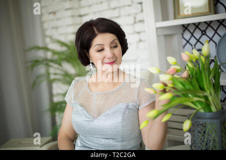 Schöne alte asiatische Frau Stockfoto