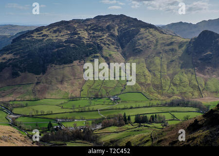 Lingmoor fiel und die Langdale Valley von stickle Ghyll, Langdale, Lake District, Cumbria gesehen Stockfoto