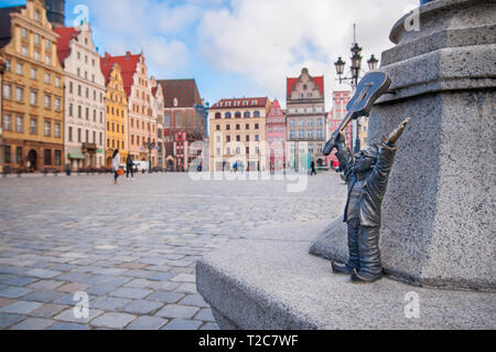 Zwerg, Wroclaw berühmten gnome Miniatur Statue. Wroclaw, Polen, Stockfoto