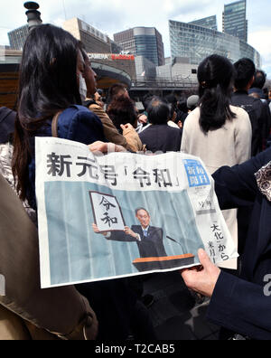 Tokio, Japan. 1 Apr, 2019. Die neue Ära der Reiwa beginnt am 1. Mai nach der Abdankung des Chrysantheme Thron von Kaiser Akihito, 85, am 30. April. Kronprinz Naruhito, 59, tritt die Nachfolge von Akihito als 126 Kaiser von Japan. Credit: Natsuki Sakai/LBA/Alamy leben Nachrichten Stockfoto