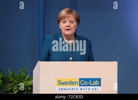 Hannover, Deutschland. 01 Apr, 2019. Bundeskanzlerin Angela Merkel (CDU) spricht bei der Eröffnung der Hannover Messe. Schweden ist das Partnerland der Messe in diesem Jahr. Credit: Friso Gentsch/dpa/Alamy leben Nachrichten Stockfoto