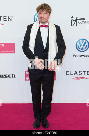 Berlin, Deutschland. 30 Mär, 2019. Schauspieler Jacob Matschenz Roter Teppich für die Goldene Kamera 2019 in Berlin, Deutschland am 30.03.2019. | Verwendung der weltweiten Kredit: dpa/Alamy leben Nachrichten Stockfoto