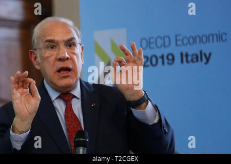 Rom, Italien. 01 Apr, 2019. OECD-Generalsekretär Angel Gurria Rom am 1. April 2019. Präsentation der OECD-Bericht über Italien 2019. Der Bericht sagt, nachdem eine leichte Erholung, die italienische Wirtschaft geschwächt ist. Foto di Samantha Zucchi/Insidefoto Credit: insidefoto Srl/Alamy leben Nachrichten Stockfoto