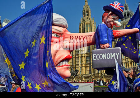 London, 1. April. Politiker und die Demonstranten versammeln sich um College Green, Westminster vor einem weiteren wichtigen Reihe von Brexit stimmen im Unterhaus. Credit: PjrFoto/Alamy leben Nachrichten Stockfoto