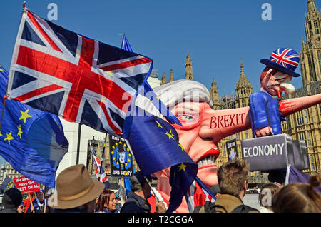 London, 1. April. Politiker und die Demonstranten versammeln sich um College Green, Westminster vor einem weiteren wichtigen Reihe von Brexit stimmen im Unterhaus. Credit: PjrFoto/Alamy leben Nachrichten Stockfoto