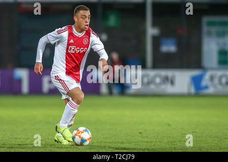 AMSTERDAM, 01-04-2019, Sportpark De Toekomst, Keuken Kampioen Divisie, Jong Ajax - Cambuur, Saison 2018 / 2019, Jong Ajax-player Sergino Dest während des Spiels Jong Ajax - cambuur Stockfoto