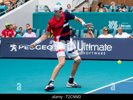 Miami Gardens, FL, USA. 31 Mär, 2019. John Isner (USA), die in Aktion während der Männer Finale der Miami Öffnen am 31. März 2019 im Hard Rock Stadion in Miami Gardens, FL. Quelle: MPI 140/Media Punch/Alamy leben Nachrichten Stockfoto