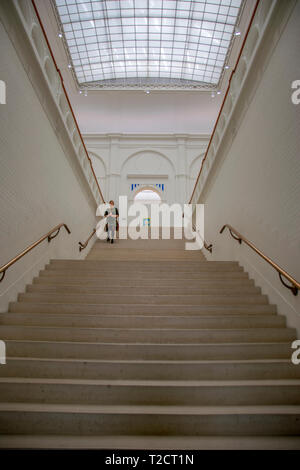 Treppe im Stedelijk Museum in Amsterdam Die Niederlande 2019 Stockfoto