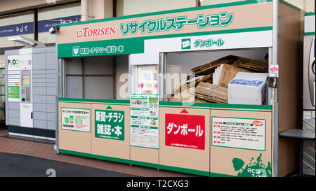 TOCHIGI, JAPAN - Februar 5, 2019: ein Recycling Station für Karton und Papier Stockfoto