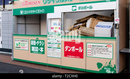 TOCHIGI, JAPAN - Februar 5, 2019: ein Recycling Station für Karton und Papier Stockfoto