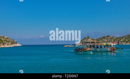 Mit dem Boot weiter nach Kekova Inseln. In der Nähe von Antalya in der Türkei. Schießen im Juli 2018 Stockfoto