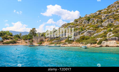 Kekova Inseln, weiter nach Antalya, Türkei. Von einem Boot aus im Juli 2018 Schießen Stockfoto