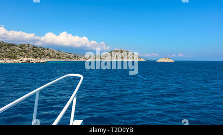 Kekova Inseln, weiter nach Antalya, Türkei. Von einem Boot aus im Juli 2018 Schießen Stockfoto