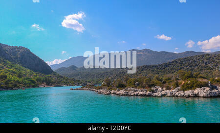 Kekova Inseln, weiter nach Antalya, Türkei. Von einem Boot aus im Juli 2018 Schießen Stockfoto