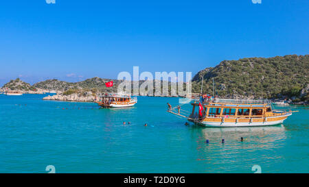 Mit dem Boot weiter nach Kekova Inseln. In der Nähe von Antalya in der Türkei. Schießen im Juli 2018 Stockfoto