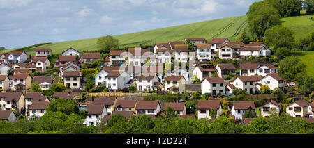 Kleine Kästen - Gepflegte Wohnanlage von nahezu identischen freistehende Stadthäuser in der Küstenstadt Teignmouth, Devon, Großbritannien Stockfoto