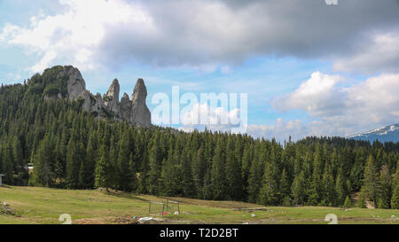 Pietrele Doamnei peak Berge in die Bukowina, Rumänien. Schießen im April 2018 Stockfoto