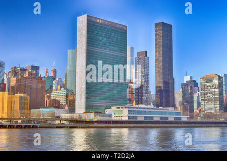 Blick auf Midtown Manhattan Skyline mit UNO-Gebäude. Stockfoto