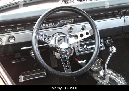 Minimalistisches Interieur eines Oldtimers auf Pick-Nick 2018, Classic Car Show in Mariehamn, Finnland. 05.08.2018 Mariehamn, Finnland Stockfoto