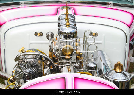 Voll verchromt V8 Cadillac Motor mit Pick-Nick 2018, Classic Car Show in Mariehamn, Finnland. 05.08.2018 Mariehamn, Finnland Stockfoto