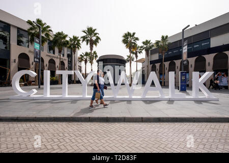 Stadt Laufen outdoor retail Complex von Meraas, Dubai, Vereinigte Arabische Emirate Stockfoto