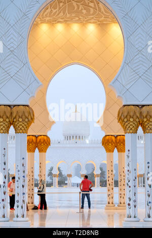 Sheikh Zayed Grand Moschee, Abu Dhabi, Vereinigte Arabische Emirate Stockfoto