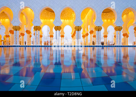 Sheikh Zayed Grand Moschee, Abu Dhabi, Vereinigte Arabische Emirate Stockfoto