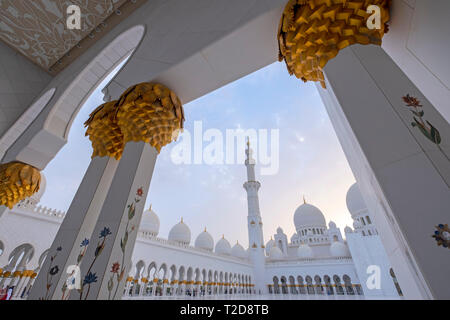 Sheikh Zayed Grand Moschee, Abu Dhabi, Vereinigte Arabische Emirate Stockfoto