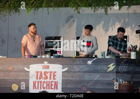 Teilnehmer und Kochkurse Vorführungen an den Geschmack von Dublin Food Festival im Juni jeden Jahres in Dublin, Irland Stockfoto