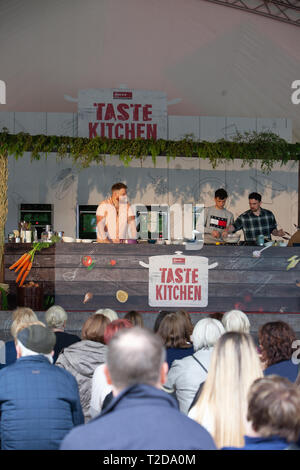 Teilnehmer und Kochkurse Vorführungen an den Geschmack von Dublin Food Festival im Juni jeden Jahres in Dublin, Irland Stockfoto