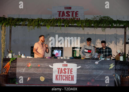 Teilnehmer und Kochkurse Vorführungen an den Geschmack von Dublin Food Festival im Juni jeden Jahres in Dublin, Irland Stockfoto