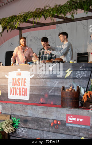 Teilnehmer und Kochkurse Vorführungen an den Geschmack von Dublin Food Festival im Juni jeden Jahres in Dublin, Irland Stockfoto