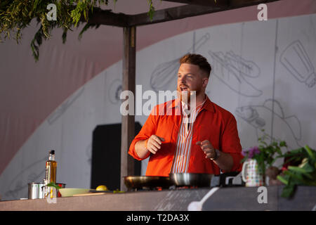 Teilnehmer und Kochkurse Vorführungen an den Geschmack von Dublin Food Festival im Juni jeden Jahres in Dublin, Irland Stockfoto