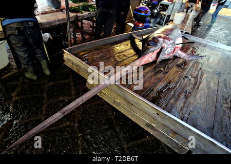 Schwertfisch auf dem Freiluftfischmarkt in Catania Stockfoto